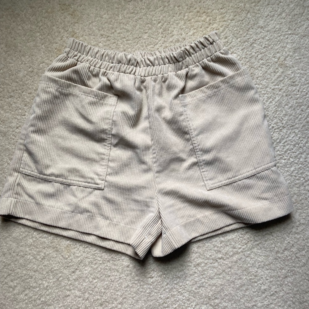 Cream High Waisted fabric shorts